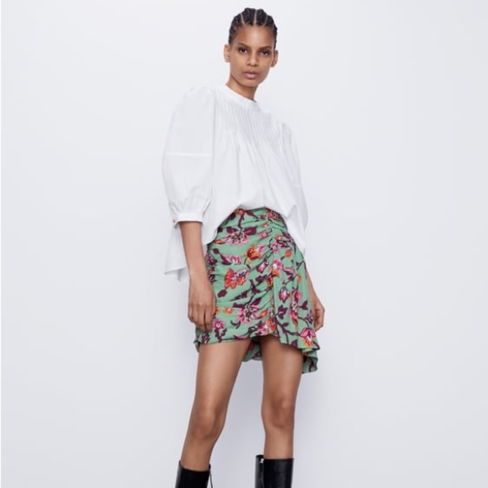 ZARA - FLORAL DRAPED MINI SKIRT - Picture 2 of 6